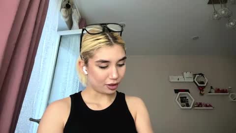 Laura online show from July 12, 4:53 pm