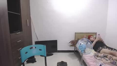 izzy online show from March 12, 4:18 am