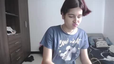 Snapshot of pia_alonzo30 chatting on May 1, 6:23 pm izzy online show from May 1, 6:23 pm