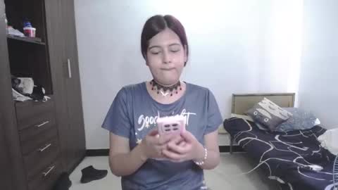 Snapshot of pia_alonzo30 chatting on May 15, 1:51 pm izzy online show from May 15, 1:51 pm
