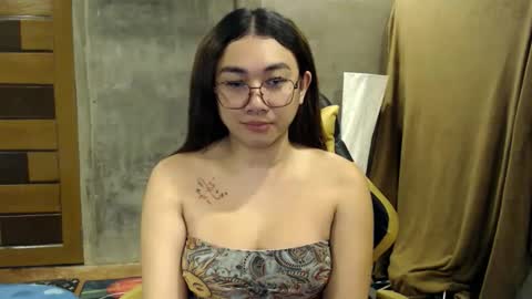 Pia online show from October 31, 2:18 pm