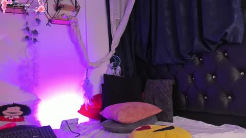 Snapshot of piafisher_ chatting on February 4, 10:54 am PIA FISHER online show from February 4, 10:54 am