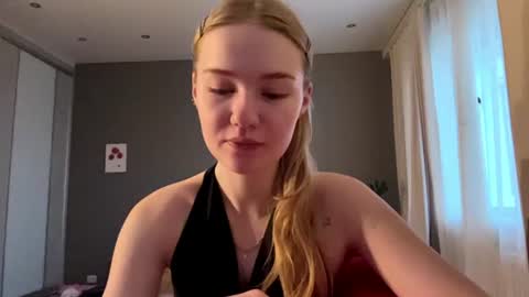 Snapshot of piastonesifer chatting on June 29, 6:41 pm Kristie online show from June 29, 6:41 pm