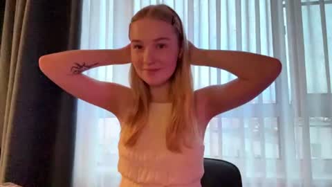 Snapshot of piastonesifer chatting on July 6, 6:10 pm Kristie online show from July 6, 6:10 pm