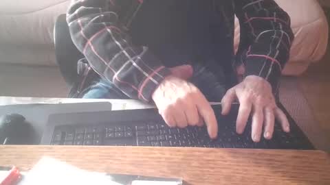 Snapshot of piavola chatting on May 2, 5:23 am piavola online show from May 2, 5:23 am