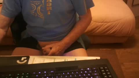 Snapshot of piavola2 chatting on July 22, 6:49 am piavola2 online show from July 22, 6:49 am