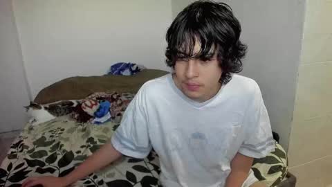 Snapshot of picaszomilos350 chatting on November 27, 11:01 am picaszomilos350 online show from November 27, 11:01 am