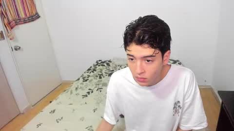 picaszomilos350 online show from February 19, 10:55 am