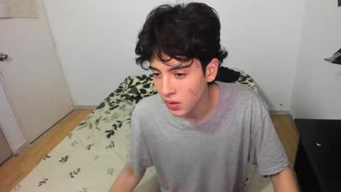 picaszomilos350 online show from February 24, 7:06 am