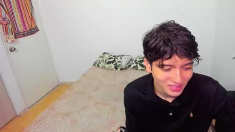 picaszomilos350 online show from March 10, 7:57 am