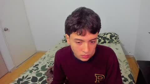 picaszomilos350 online show from March 17, 5:00 am