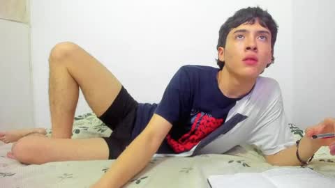 picaszomilos350 online show from April 4, 7:17 am