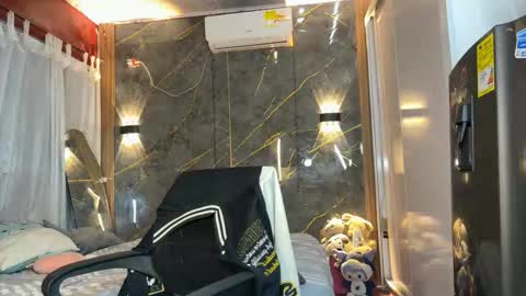 pichon_baby online show from December 18, 9:26 am