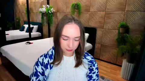 Emelie online show from October 1, 4:13 pm