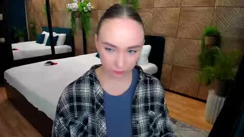 Emelie online show from October 3, 10:12 am