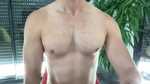 Snapshot of pierre81000 chatting on November 5, 11:32 am pierre81000 online show from November 5, 11:32 am