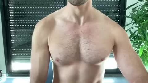 Snapshot of pierre81000 chatting on November 29, 1:36 pm pierre81000 online show from November 29, 1:36 pm