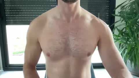 Snapshot of pierre81000 chatting on December 17, 11:05 am pierre81000 online show from December 17, 11:05 am