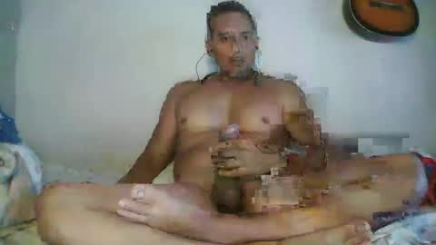 pieslatinos online show from March 23, 3:10 am