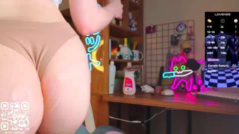 Mia or ur fav booty P online show from March 11, 7:25 am