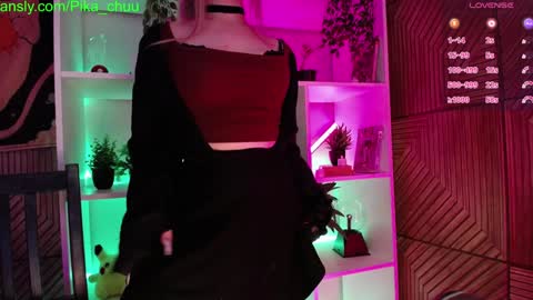 Snapshot of pika_pikaa chatting on December 5, 10:23 pm Sonya online show from December 5, 10:23 pm