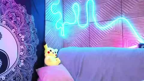 Snapshot of pika_pikaa chatting on April 24, 10:23 pm Sonya online show from April 24, 10:23 pm