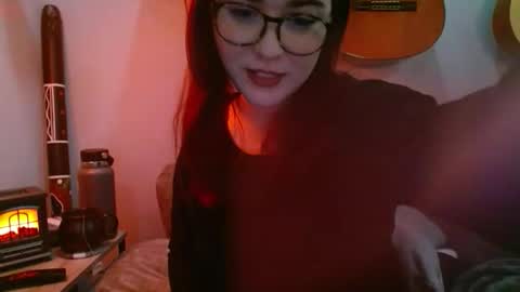 PilloGoddess online show from October 25, 8:00 am