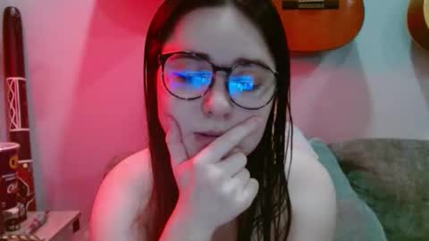 PilloGoddess online show from October 26, 9:37 am
