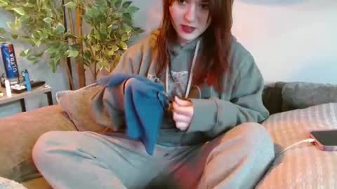 PilloGoddess online show from November 3, 4:14 am