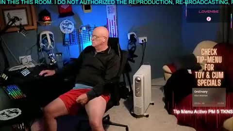 Snapshot of pilot_dave_69 chatting on November 25, 5:29 am Dave online show from November 25, 5:29 am