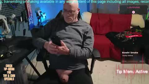 Snapshot of pilot_dave_69 chatting on December 23, 4:21 am Dave online show from December 23, 4:21 am