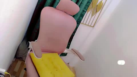 Snapshot of pinay_cristine chatting on February 16, 11:39 am pinay_cristine online show from February 16, 11:39 am