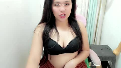 Snapshot of pinay_juliet chatting on June 24, 2:27 pm pinay_juliet online show from June 24, 2:27 pm