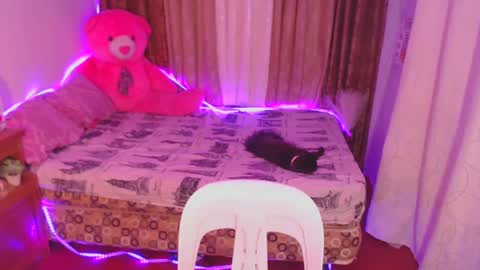 Snapshot of pinay_shawnx chatting on December 27, 8:24 am pinay_shawnx online show from December 27, 8:24 am