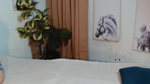 Snapshot of pinay_yahsy chatting on August 3, 2:43 am pinay_yahsy online show from August 3, 2:43 am