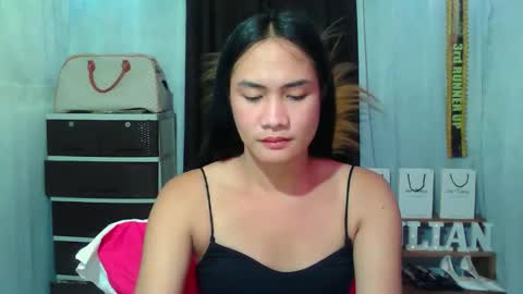 Snapshot of pinaycutie_jilian chatting on November 8, 12:38 pm jilian online show from November 8, 12:38 pm