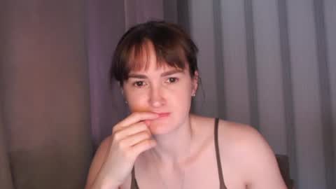 Snapshot of pineapple__mood chatting on July 7, 5:10 am online show from July 7, 5:10 am