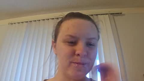 pinessbunny69 online show from April 8, 12:10 am