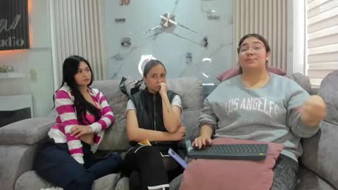 pink_as online show from February 19, 1:18 pm