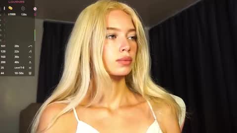 Snapshot of pink_princess_k chatting on October 17, 5:37 pm Kate online show from October 17, 5:37 pm