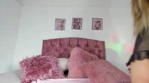 Snapshot of pink_rose5 chatting on November 8, 2:34 am pink_rose5 online show from November 8, 2:34 am