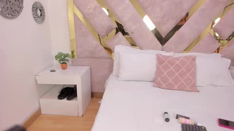 Pink Soul  online show from November 17, 9:42 pm