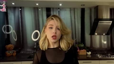 Adele online show from February 19, 10:23 am