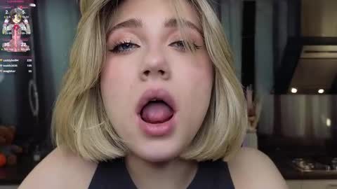 Adele online show from February 25, 1:28 pm