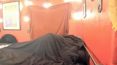 Snapshot of pinkandheated chatting on December 31, 10:04 am Virginity smiles online show from December 31, 10:04 am