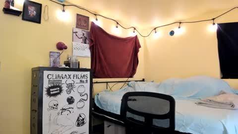 Snapshot of pinkandheated chatting on September 19, 9:32 am Virginity smiles online show from September 19, 9:32 am