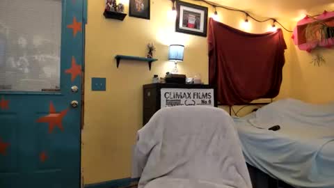 Snapshot of pinkandheated chatting on November 23, 8:25 am Virginity smiles online show from November 23, 8:25 am