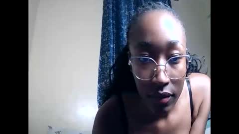 Snapshot of pinkaura_ chatting on May 20, 7:09 pm PinkyAura online show from May 20, 7:09 pm