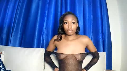 Snapshot of pinkaura_ chatting on June 5, 11:49 am PinkyAura online show from June 5, 11:49 am