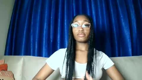 PinkyAura online show from June 19, 9:40 pm